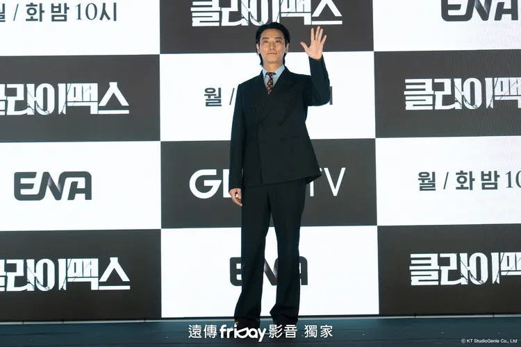 朱智勛記者會上頻喊河智苑「姐姐」。friDay影音提供