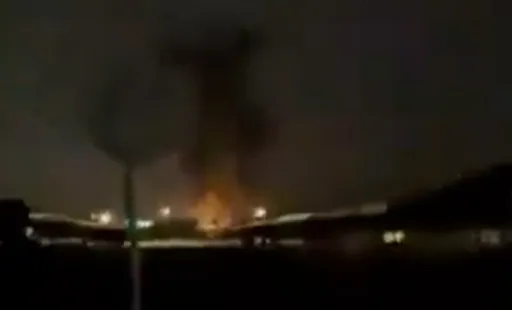 想破壞和平？美伊談判科威特機場遭攻擊　儲油槽大火損失慘重