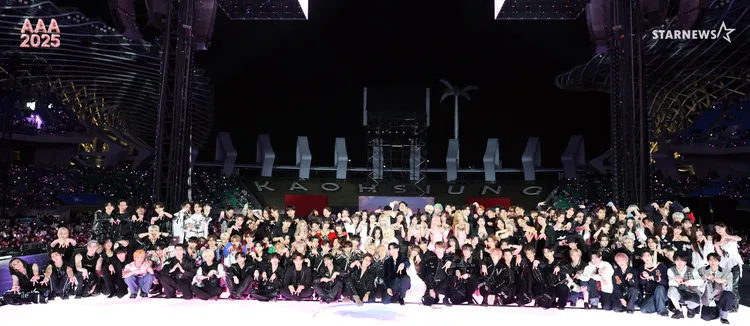 AAA去年慶祝10週年在高雄世運舉行，邀請41組嘉賓輪番上陣。翻攝AAA X