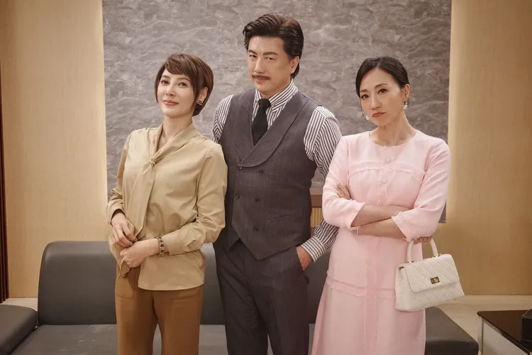 李沛綾（左）、吳皓昇（中）、潘奕如（右）在《豆腐媽媽》是三角關係。民視提供