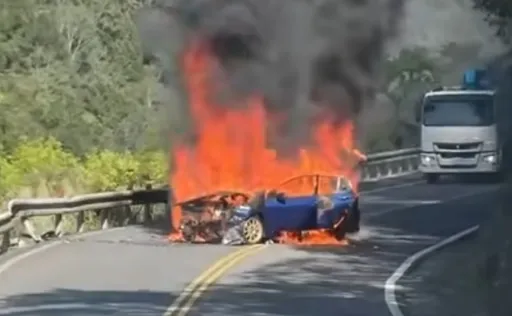 北宜公路56.3K小客車自撞山壁　全面燃燒變火球！32歲駕駛逃生