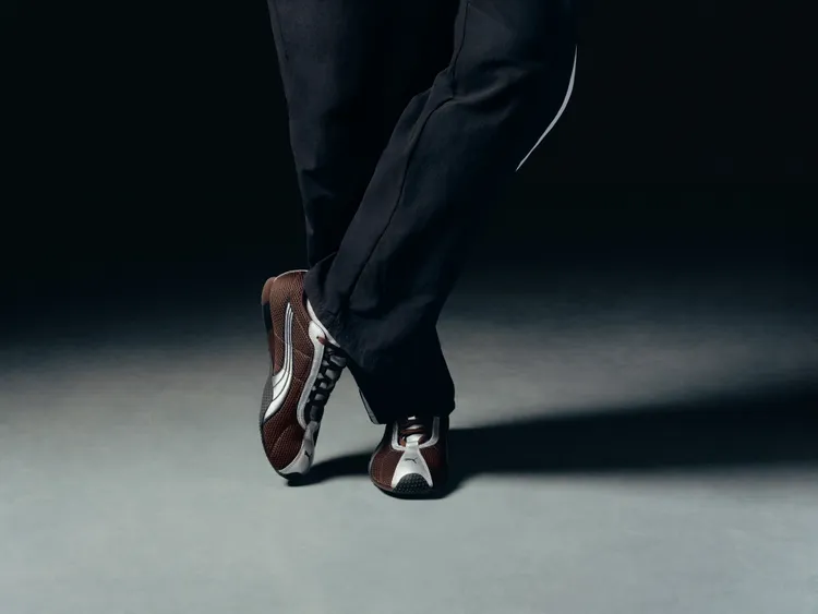 張凌赫演繹咖啡色H-STREET鞋款。品牌提供