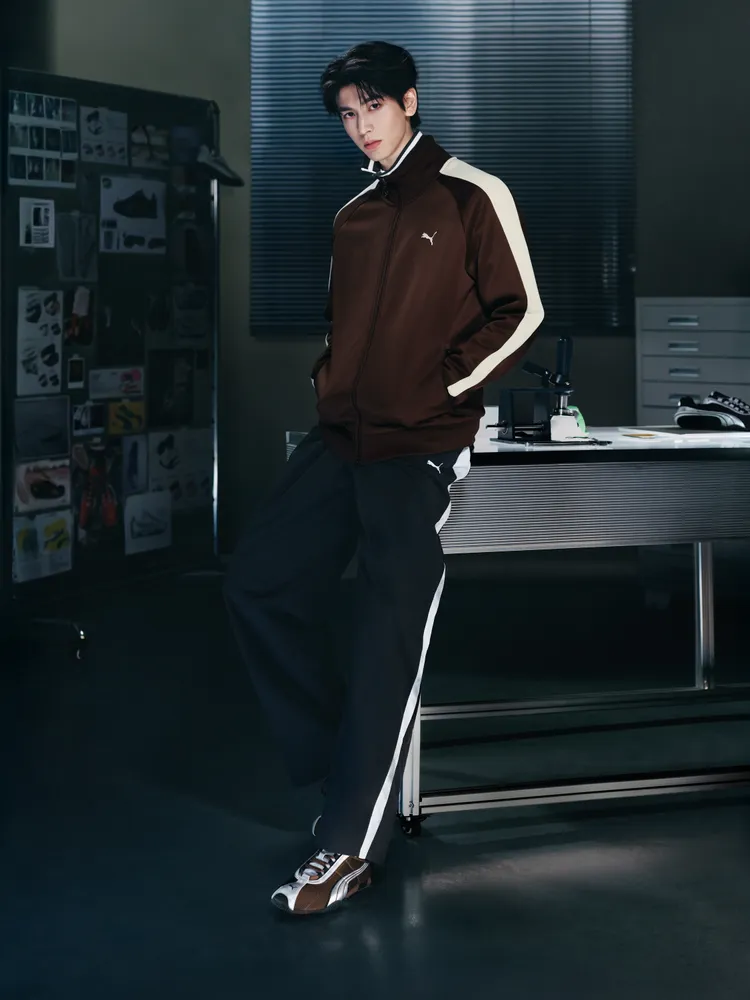 張凌赫在形象大片中發揮190公分的傲人身高優勢，以俐落運動裝束搭配H-STREET鞋款。品牌提供