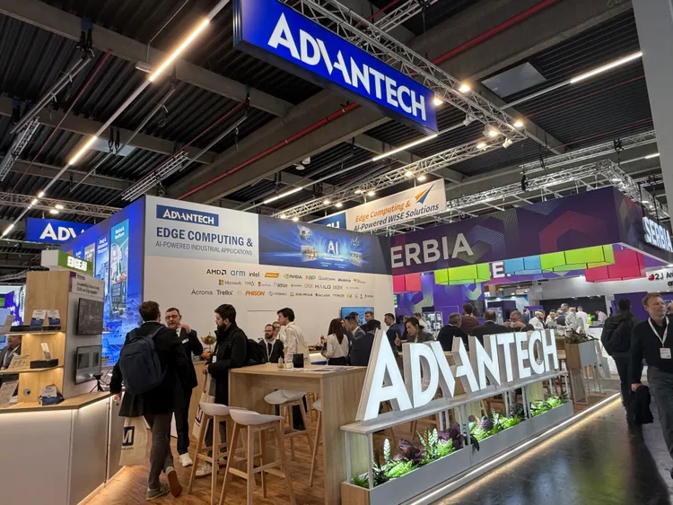 台灣多家工業電腦廠商如研華科技大秀在邊緣AI的實力。呂承哲攝