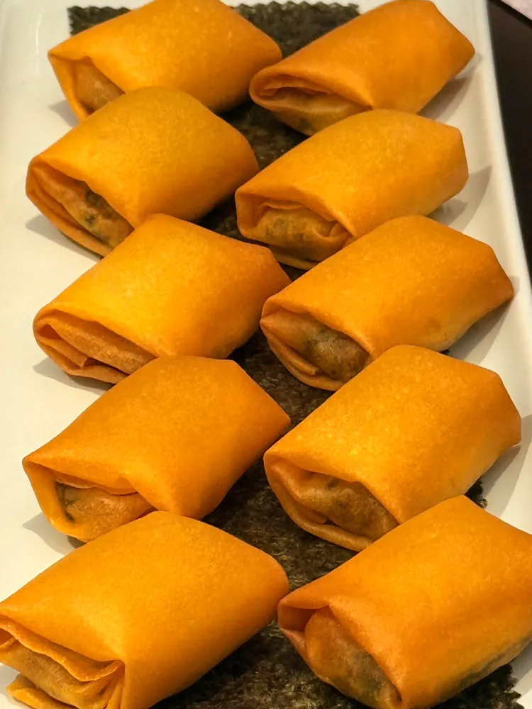 春筍鴨絲春捲賣相圓潤。陳揚盛攝