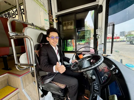 主動協助乘客提重物上下車　台中這家客運司機被讚爆