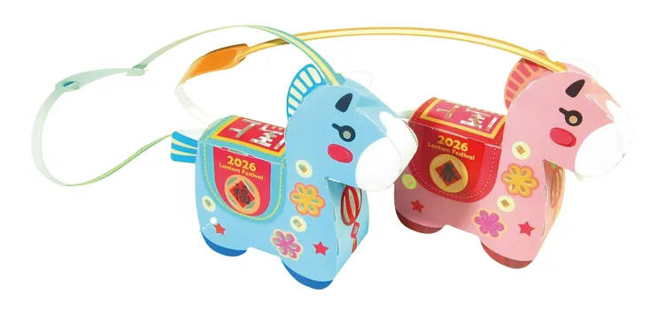 生鮮商品每滿500元贈馬鞍包小提燈一個。家樂福提供