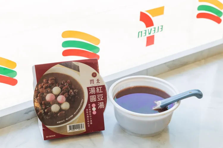 「關北紅豆湯湯圓」簡單微波加熱就能吃到。7-ELEVEN提供