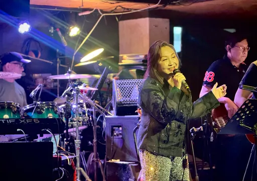 被15歲鮮肉告白！初代「學霸歌手」笑虧晚了40年：這裡沒有阿姨，請叫姐！