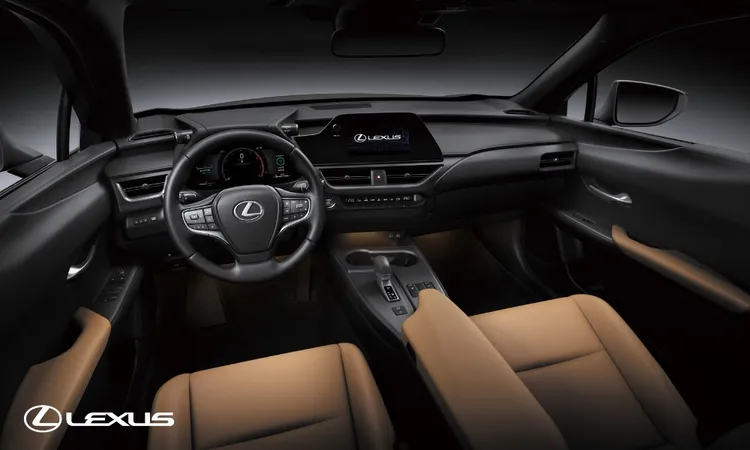 車室新增64色室內LED氛圍燈光組，提供更多車室氛圍設定選擇。業者提供