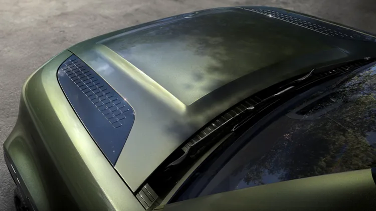 引擎蓋與車側進氣孔則運用數位世代的Squ-ircle設計元素點綴。業者提供