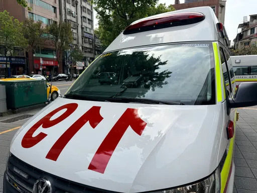 陸軍關指部中尉墜樓　頭部重創及大腿骨折緊急送醫