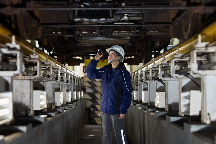 台北捷運工作人員制服新亮相。台北捷運提供
