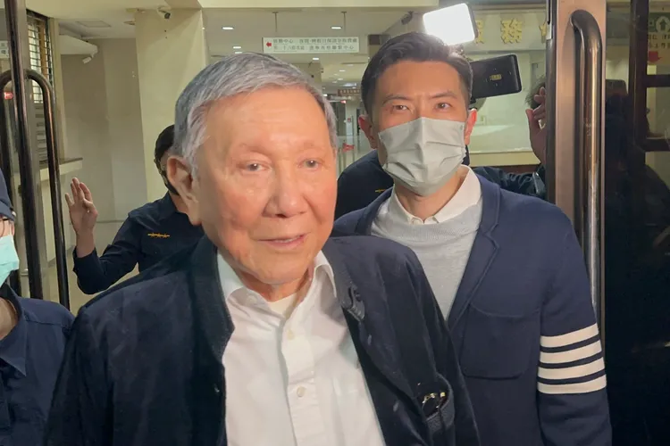 威京集團主席沈慶京昨晚步出北院時，再度接受媒體訪問，但情緒明顯低落並直言對判決「非常悲憤和難過以及不解」。特勤中心攝