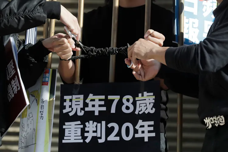 78歲黎智英遭重判20年，外界呼籲讓他保外就醫。美聯社