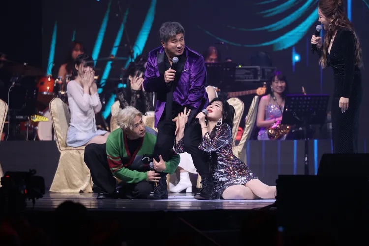 王彩樺（右）偷桃胡瓜。莊宗達攝