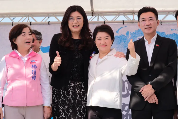 國民黨立委楊瓊瓔、國民黨主席鄭麗文、台中市長盧秀燕、立法院副院長江啟臣。國民黨提供