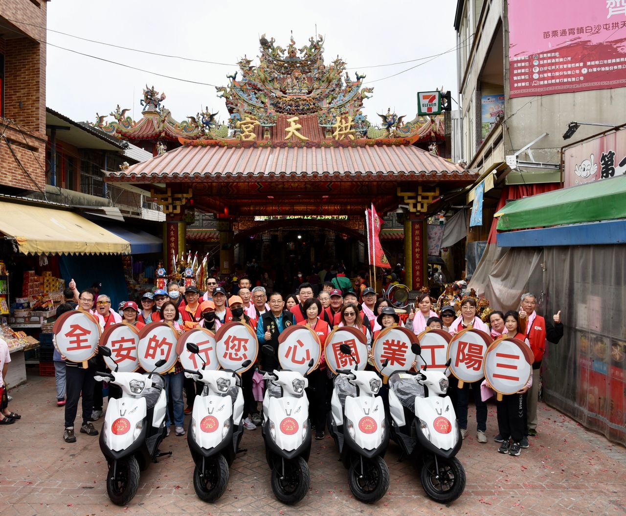 SYM啟動白沙屯媽祖進香守護行動 動員志工擦拭501面反光鏡護航信眾安全