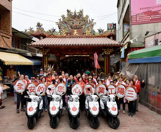SYM啟動白沙屯媽祖進香守護行動　動員志工擦拭501面反光鏡護航信眾安全