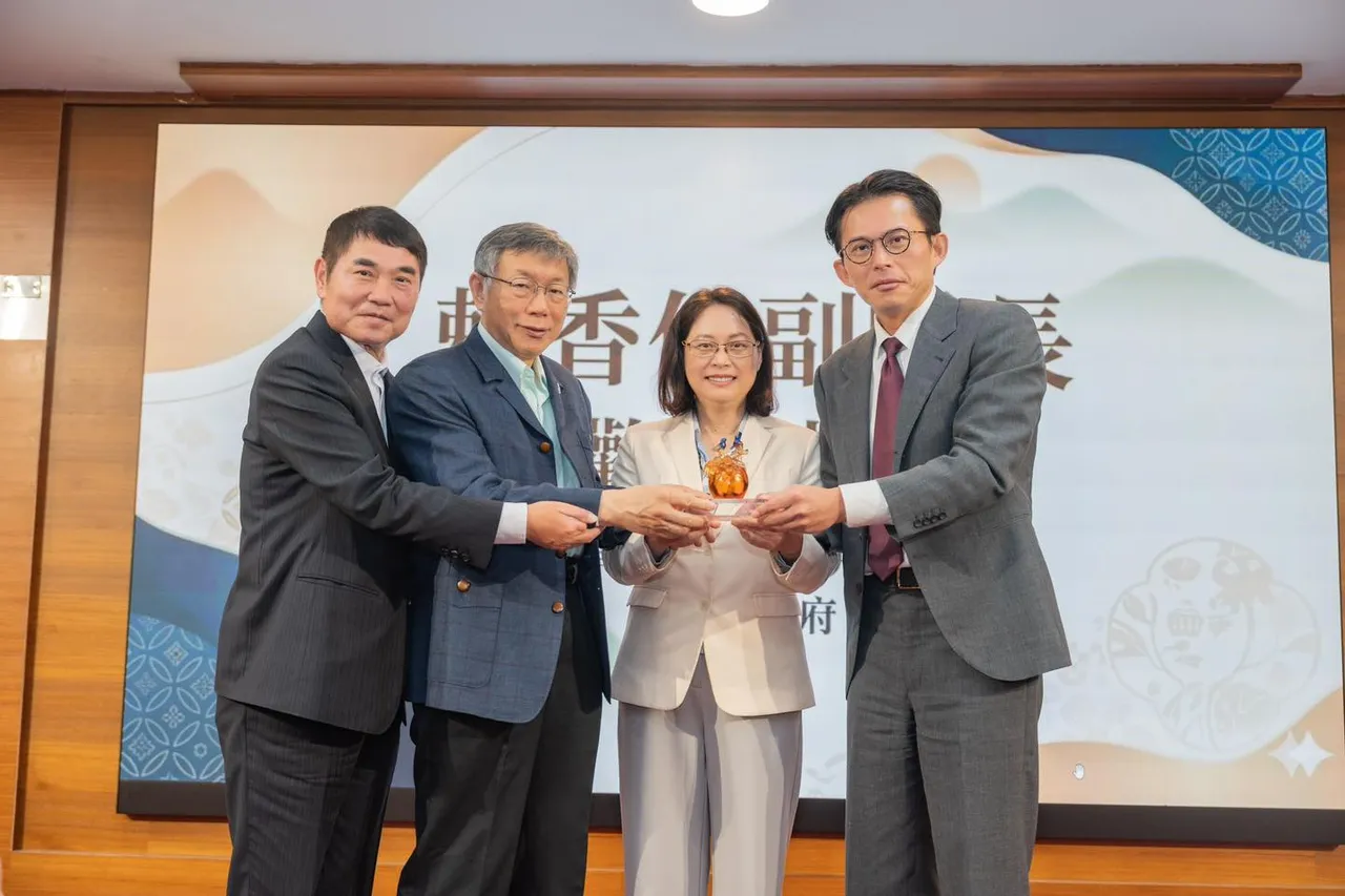 藍白合！賴香伶就職苗栗副縣長　黃國昌：心中天人交戰