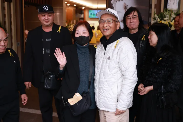 孔鏘陪著詹太太一起受訪。彭欣偉攝