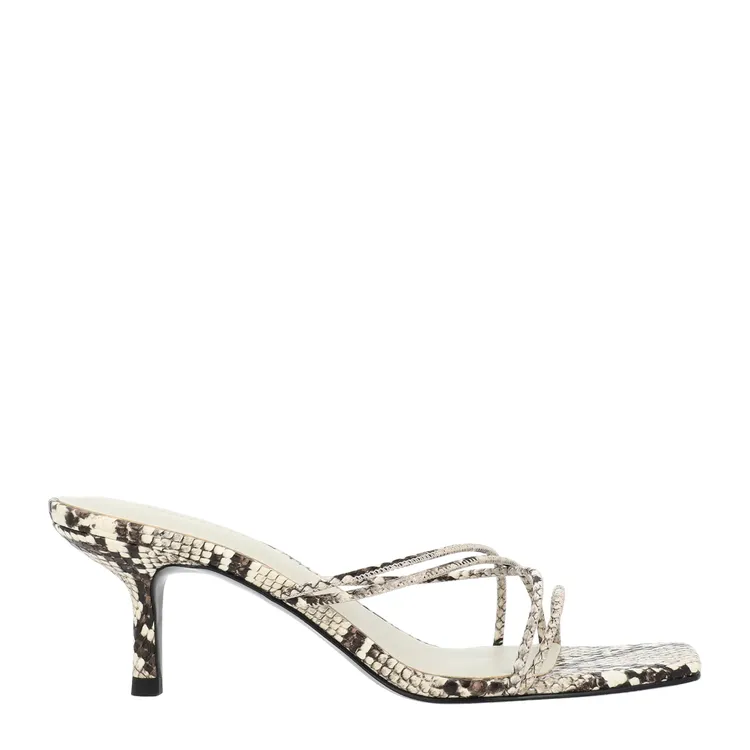 CHARLES & KEITH交叉細帶中跟拖鞋，1790元。品牌提供