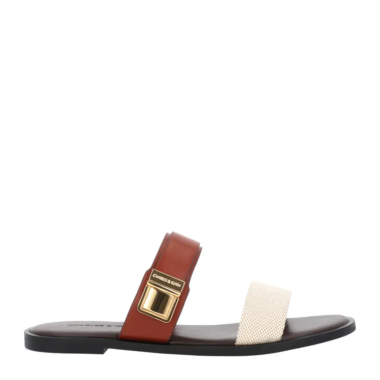 CHARLES & KEITH Dove雙帶平底拖鞋，1590元。品牌提供