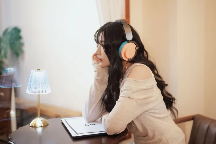 黃玠瑋《i人情歌》唱出i人戀愛心境。環球音樂提供