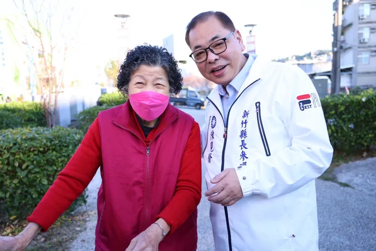 新竹縣長參選人、副縣長陳見賢推出「樂齡安居」政見。陳見賢辦公室提供