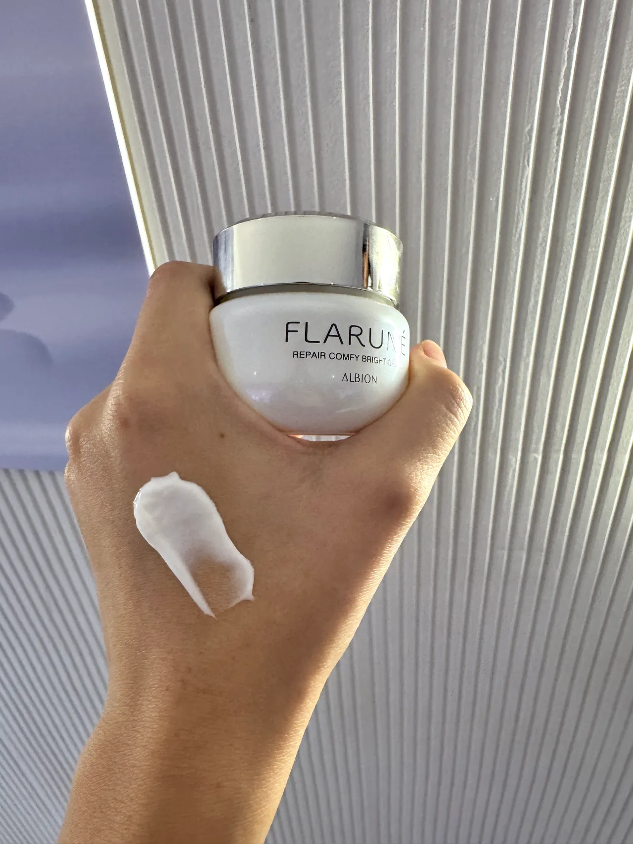 ALBION隨肌所選淨透凝霜，30g／2000元。張家玲攝