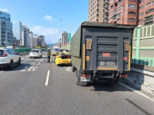 北市建國快速道路3車事故　4人受傷送醫