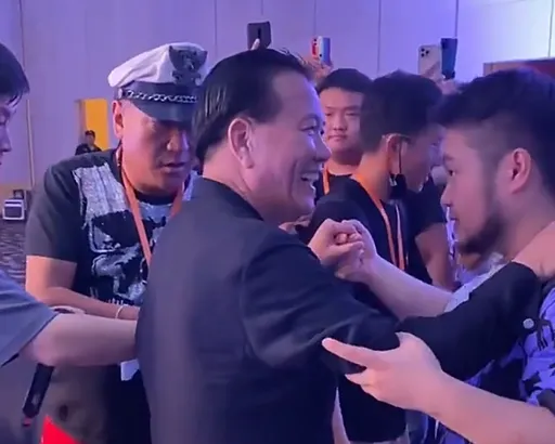 67歲金馬影帝萬梓良因酗酒患糖尿病　王晶曝近況：坐輪椅代步