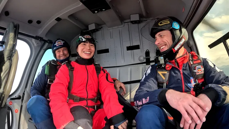 戴資穎退休後在奧地利完成人生首次高空跳傘，直呼這趟經歷是「最酷的旅程」。翻攝自戴資穎臉書