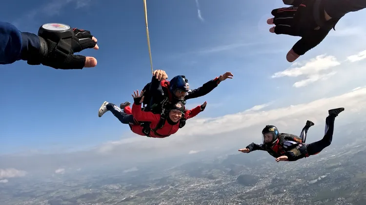 戴資穎退休後在奧地利完成人生首次高空跳傘，直呼這趟經歷是「最酷的旅程」。翻攝自戴資穎臉書
