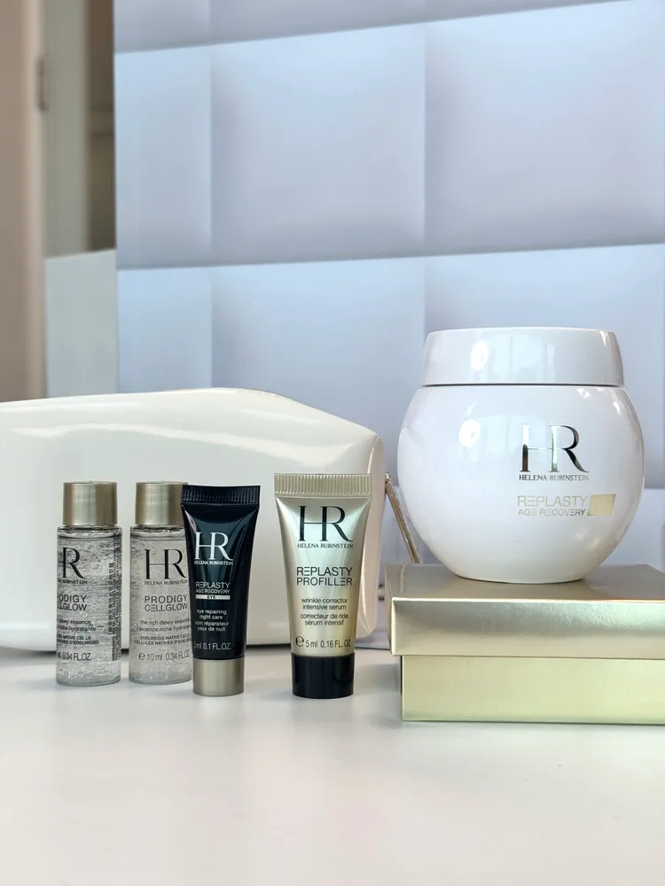 童顏膠原乳霜升級體驗組，購買50ml極彈白繃帶修護乳，就贈送10ml極致高光全能水凝露*2、5ml 5H.A.玻尿酸緊緻抗皺精華、3ml黑繃帶修護眼霜、品牌旅行包，1晚3300元。張家玲攝