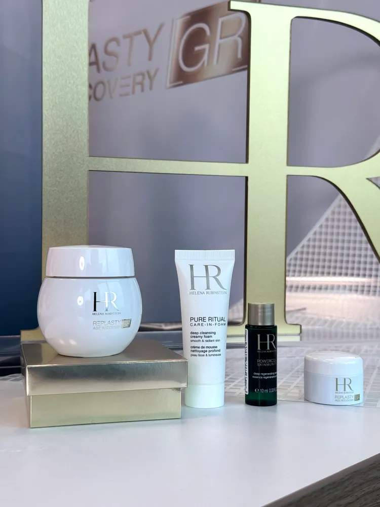 童顏膠原乳霜入門體驗組，購買15ml極彈白繃帶修護乳霜，就贈送5ml極彈白繃帶修護乳霜、20ml高效淨化潔顏乳、10ml植萃綠寶修護精華露（每人限購一組），5400元。張家玲攝