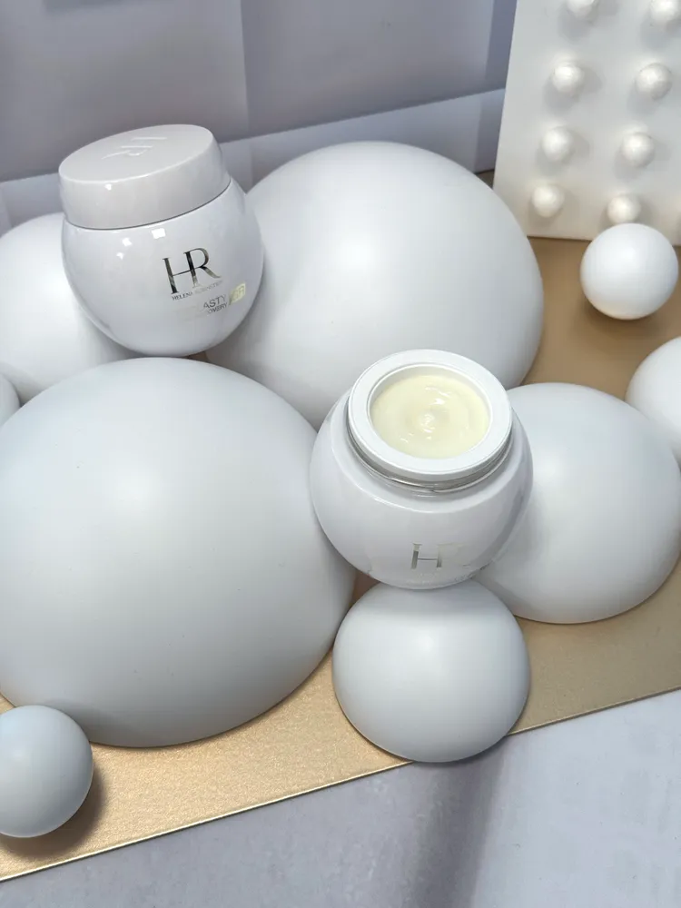 HR赫蓮娜極彈白繃帶修護乳霜，15ml／5400元、50ml／1萬3300元、100ml／2萬4300元。張家玲攝