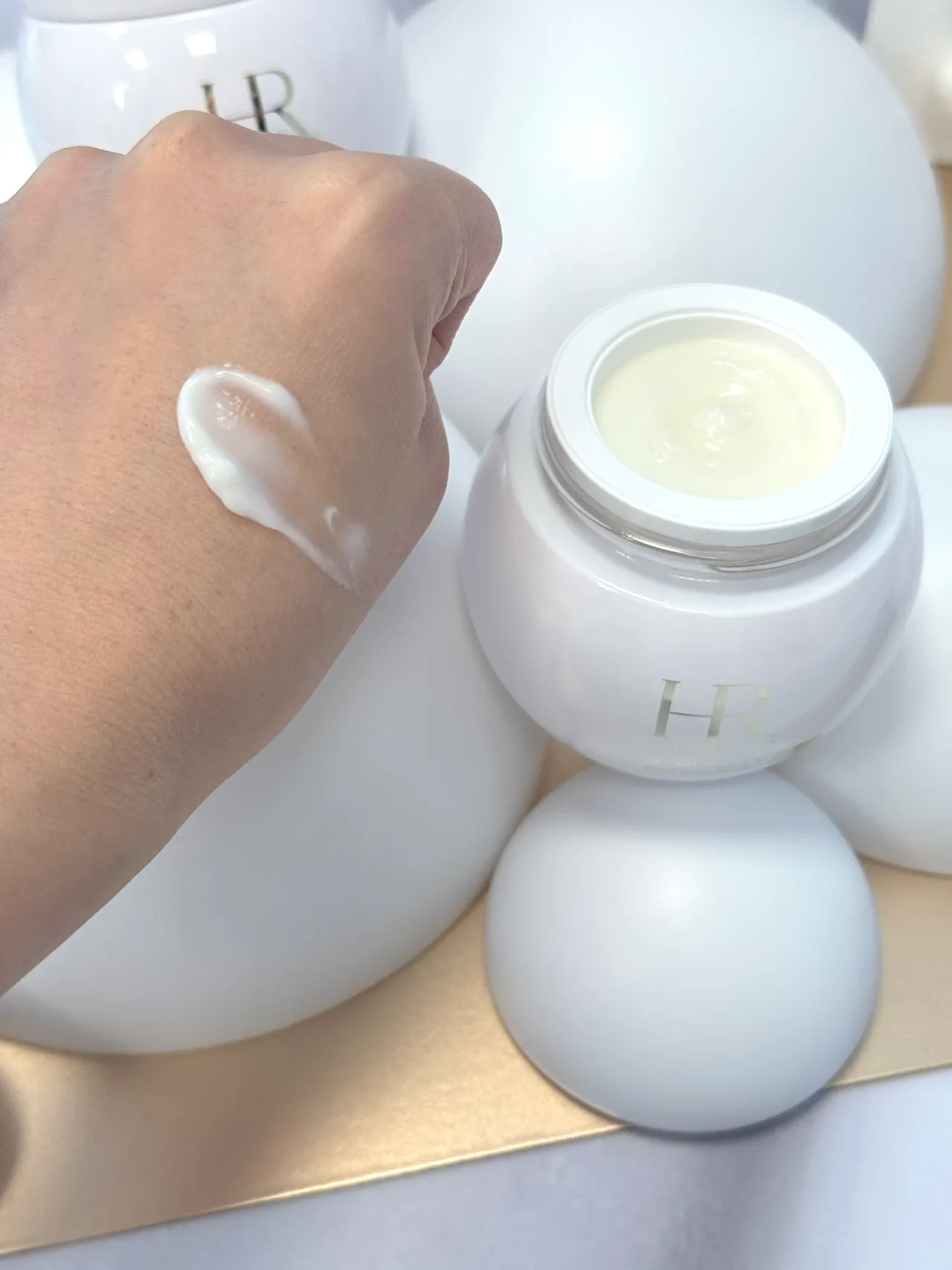 HR赫蓮娜極彈白繃帶修護乳霜。張家玲攝