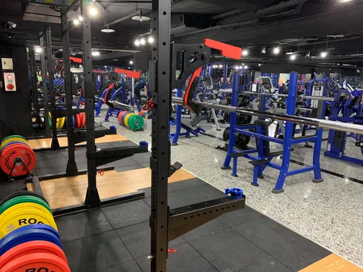 台北知名健身房突貼公告禁止進入　一票自由教練驚訝哀號