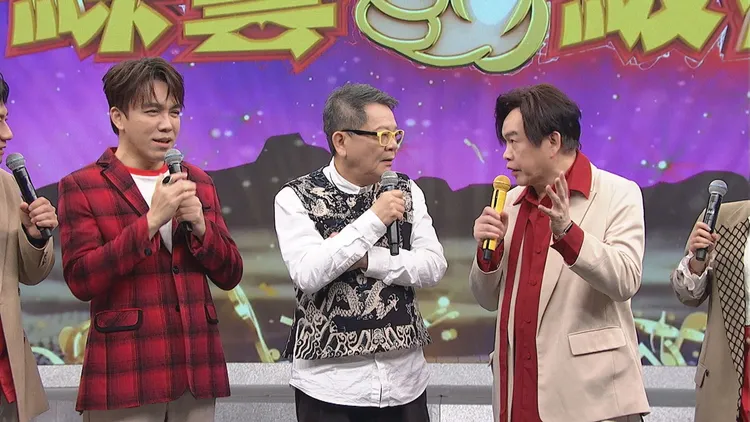 《綜藝一級棒》康康(右一)竟稱鄭進一(中)是「打不死的蟑螂」。中視提供