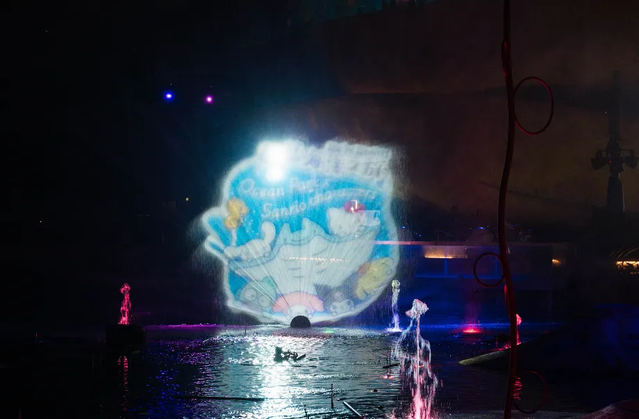 「光影盛夜」將以全新 Sanrio characters 主題登場，將六大可愛角色投影到夢幻水都人工湖。業者提供