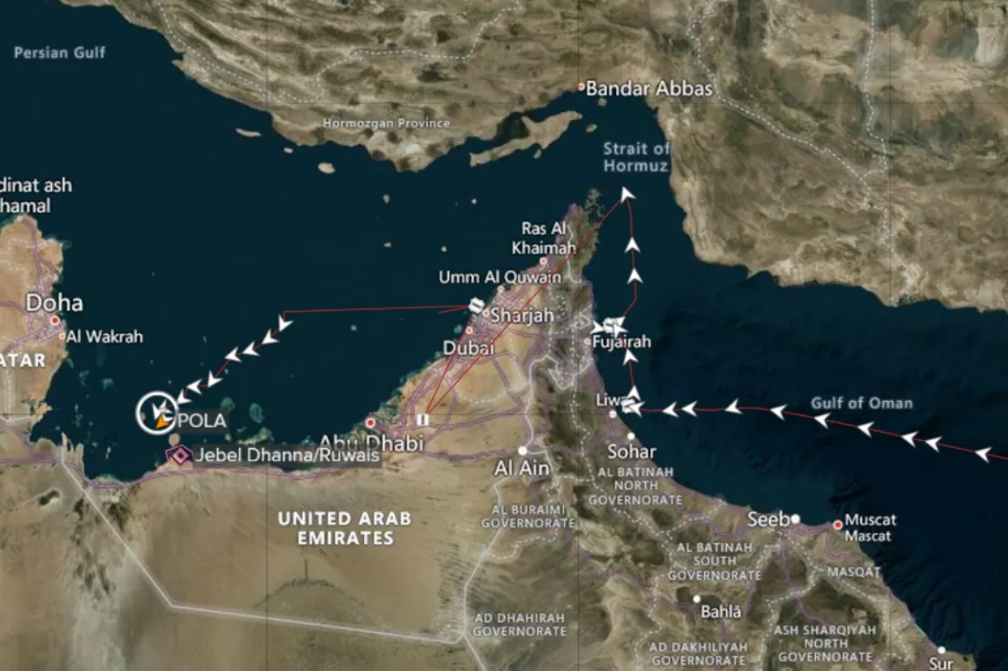 船舶追蹤數據顯示有油輪突破伊朗封鎖，從外部通過荷莫茲海峽進入波斯灣靠港。路透社/倫敦證券交易所集團（LSEG）資料