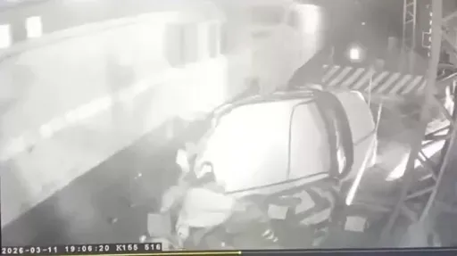 台鐵副站長翹班闖平交道撞車　一次記兩大過予以免職