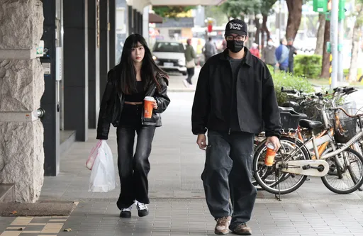 袁惟仁靈堂開放最後一天⋯兒女連兩天都到　陸元琪發文心疼：做了我不能做的事