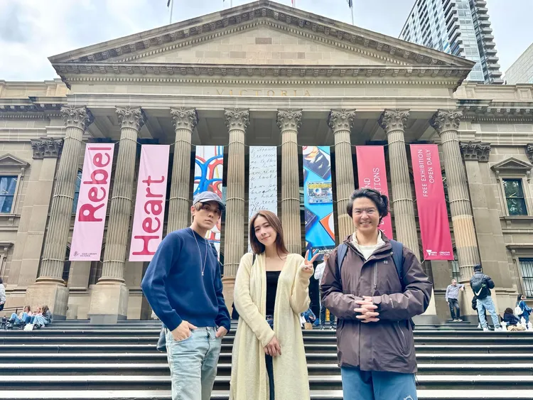 告五人漫遊墨爾本。相信音樂提供