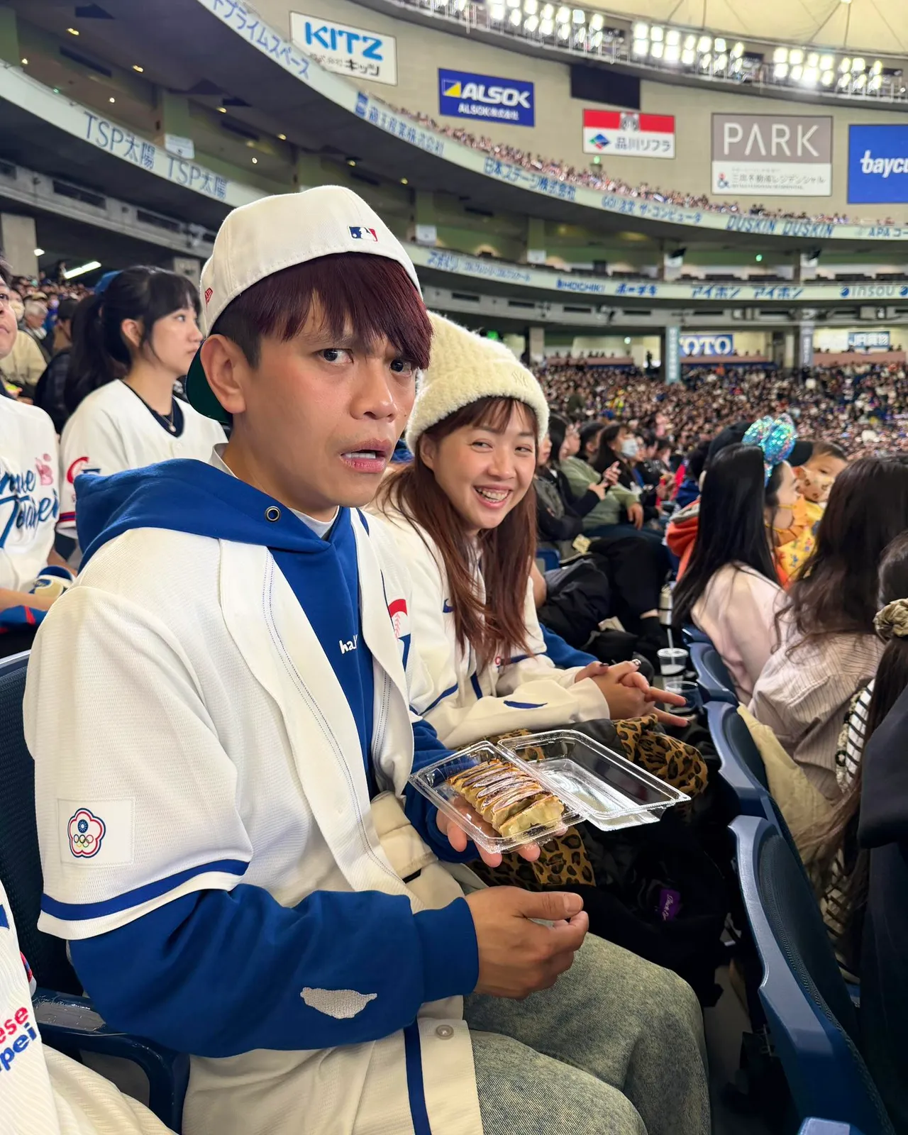 蔡阿嘎昨天在東京巨蛋看台澳戰，今天繼續看台日大戰。翻攝蔡阿嘎臉書