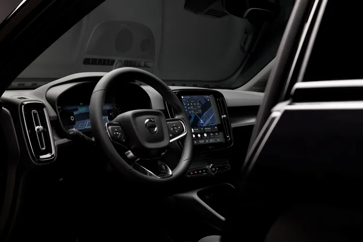 Volvo 40車系車室透過簡約布局與材質搭配營造北歐設計氛圍。業者提供