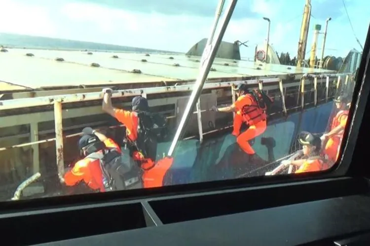 服役未滿1年的高雄海巡隊PP-10096艇，去年出海攔截貨輪，查獲大量毒品。海巡提供