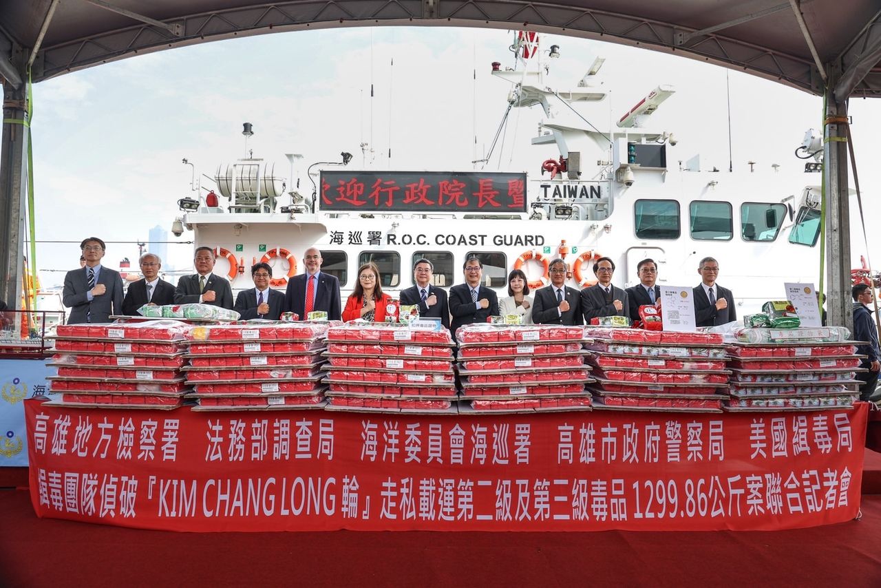 坦尚尼亞籍貨輪滯留外海 遭查獲逾20億毒品 台籍主嫌、船員下場曝光