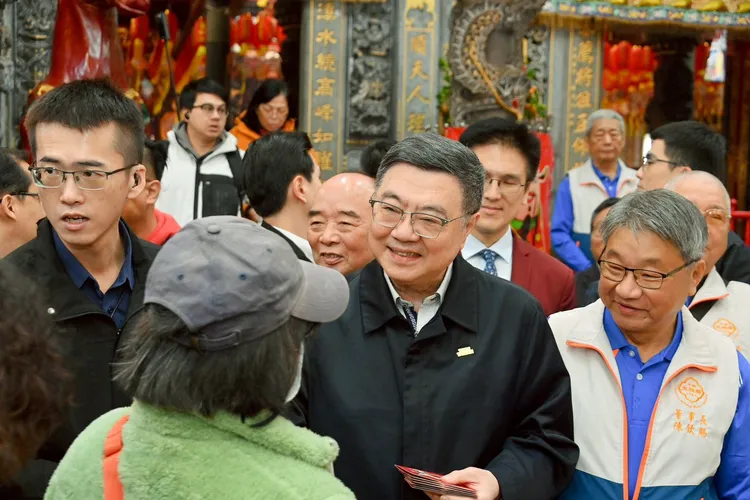 戴錫欽於節目分析，因鄭麗君目前「堅決不同意」，賴清德可能改派卓榮泰選台北市長。行政院提供